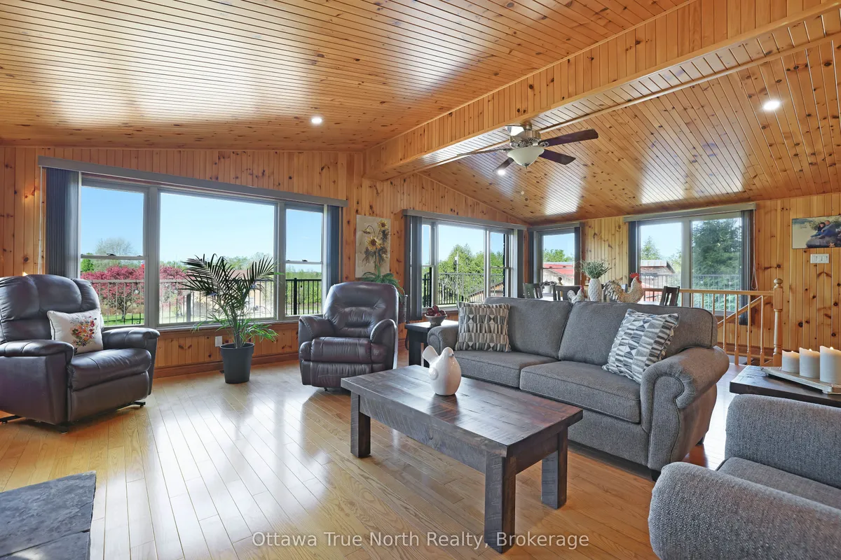 3376 Burnstown Road, ON K7V 3Z9