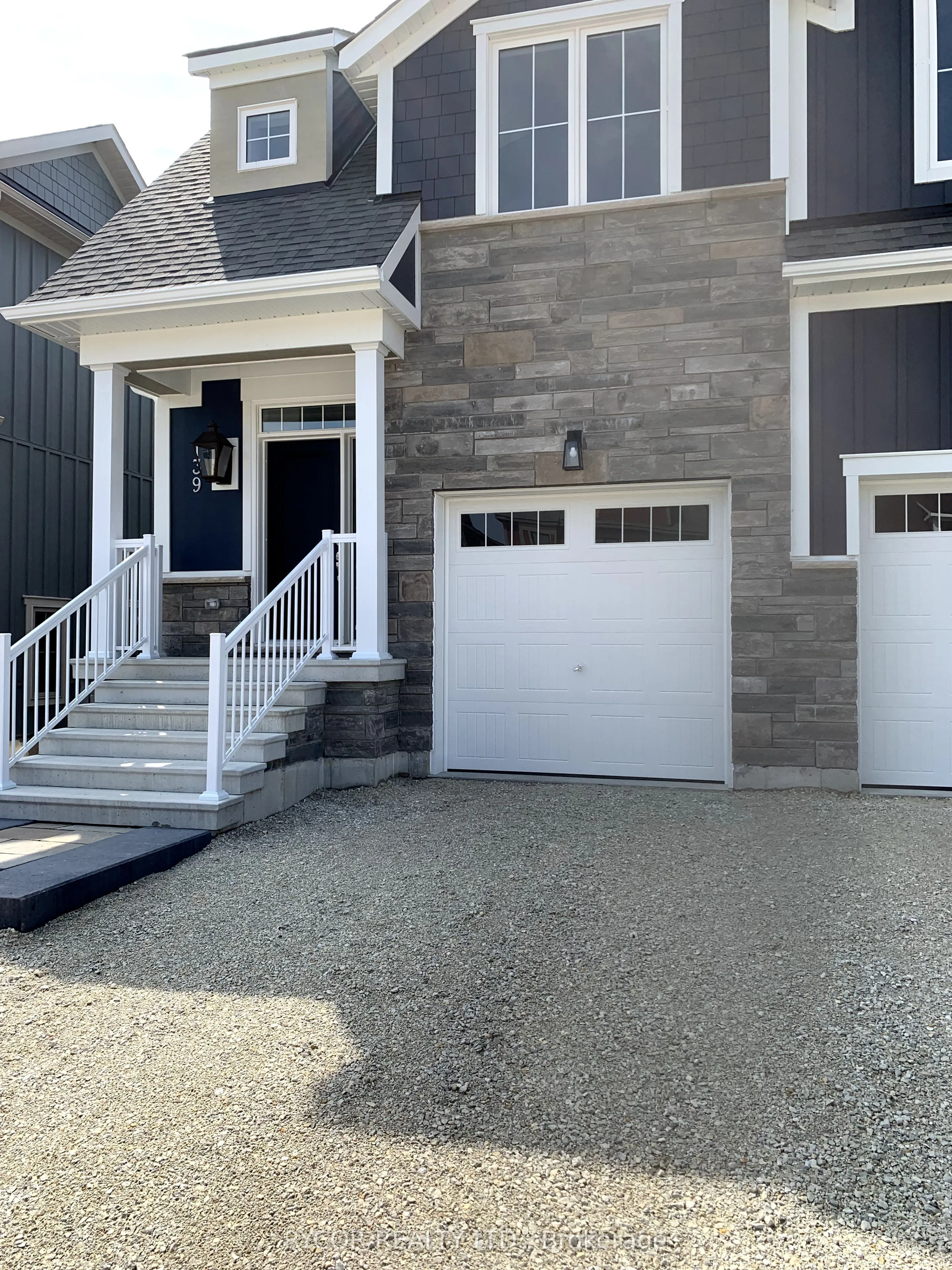 139 Courtland Street, ON L9Y 4E4