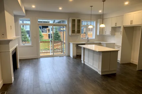 139 Courtland Street, ON L9Y 4E4