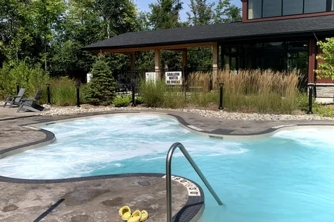 139 Courtland Street, ON L9Y 4E4