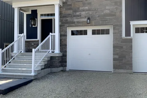 139 Courtland Street, ON L9Y 4E4