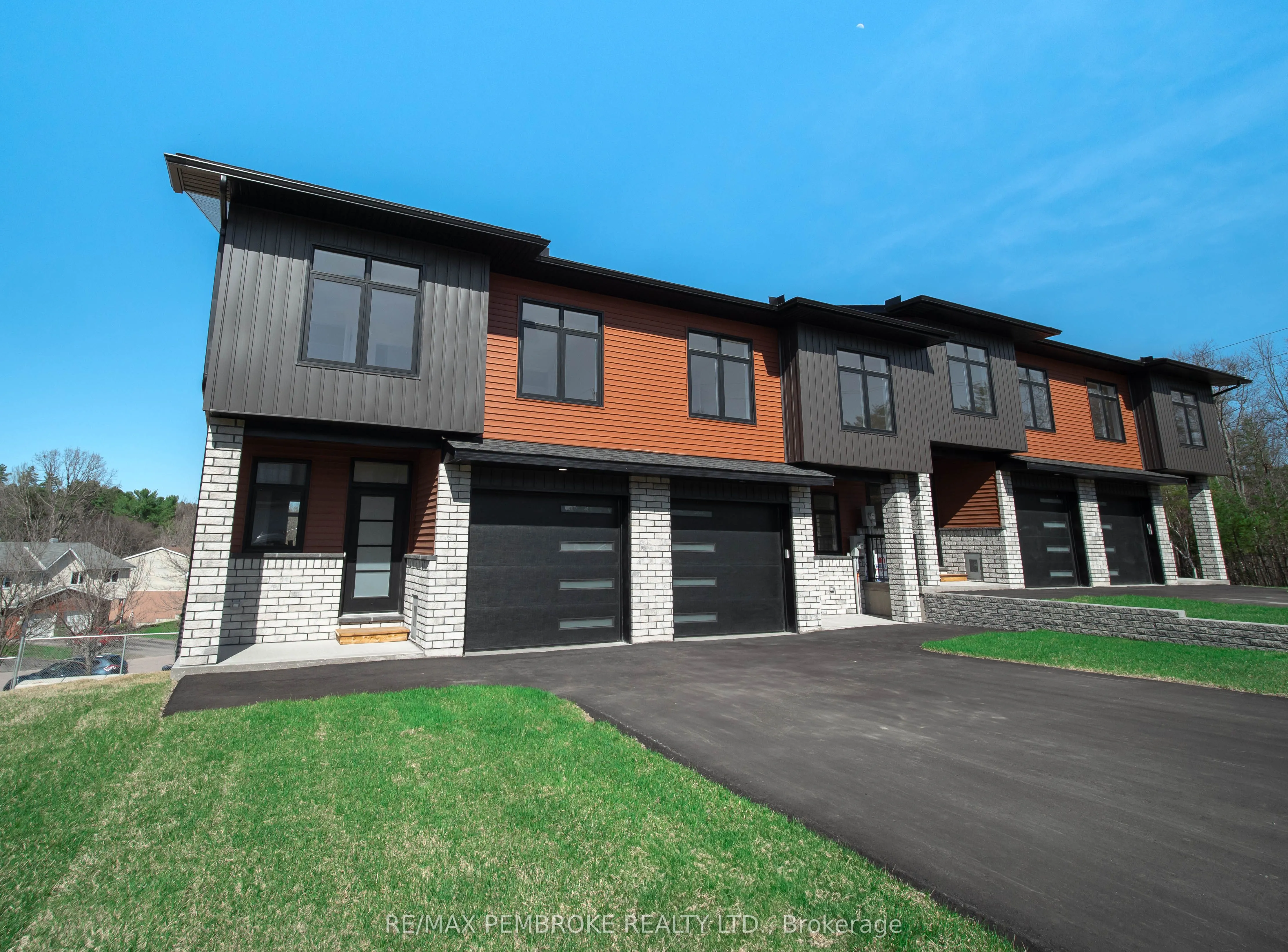 13 NORTHBROOK Street, ON K8H 3N4