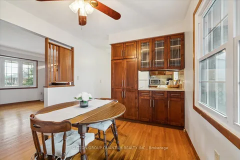 297 Lakeshore Road, ON L2M 1S1