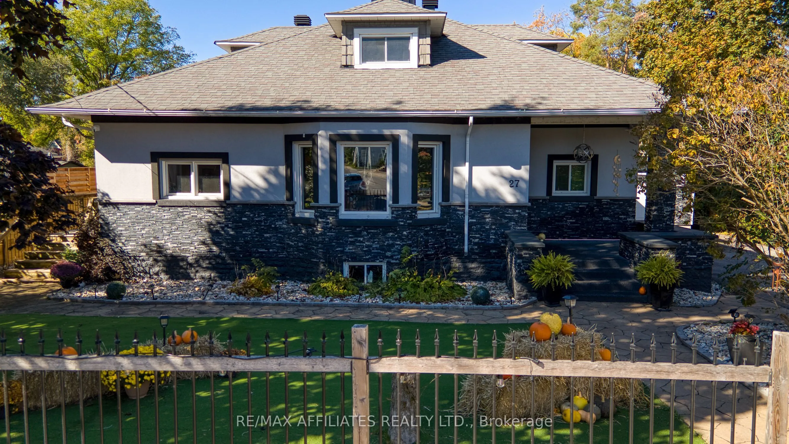 27 Allan Street, ON K7C 1T1