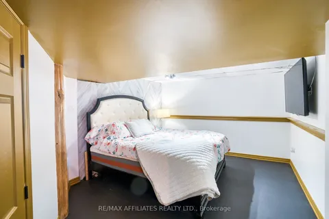 27 Allan Street, ON K7C 1T1