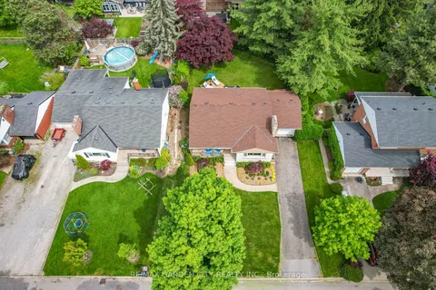 17 Sunnyside Drive, ON L2M 1Z9
