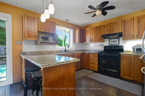 6403 Viseneau Drive, ON K1C 5E7
