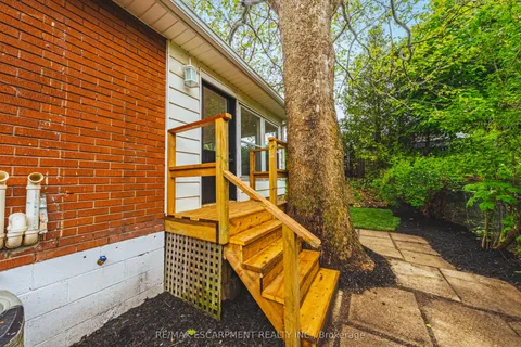 224 West 16th Street, ON L9C 4C6