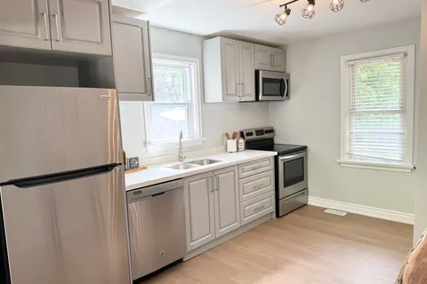 26 Grandfield Street, ON L8T 2H2