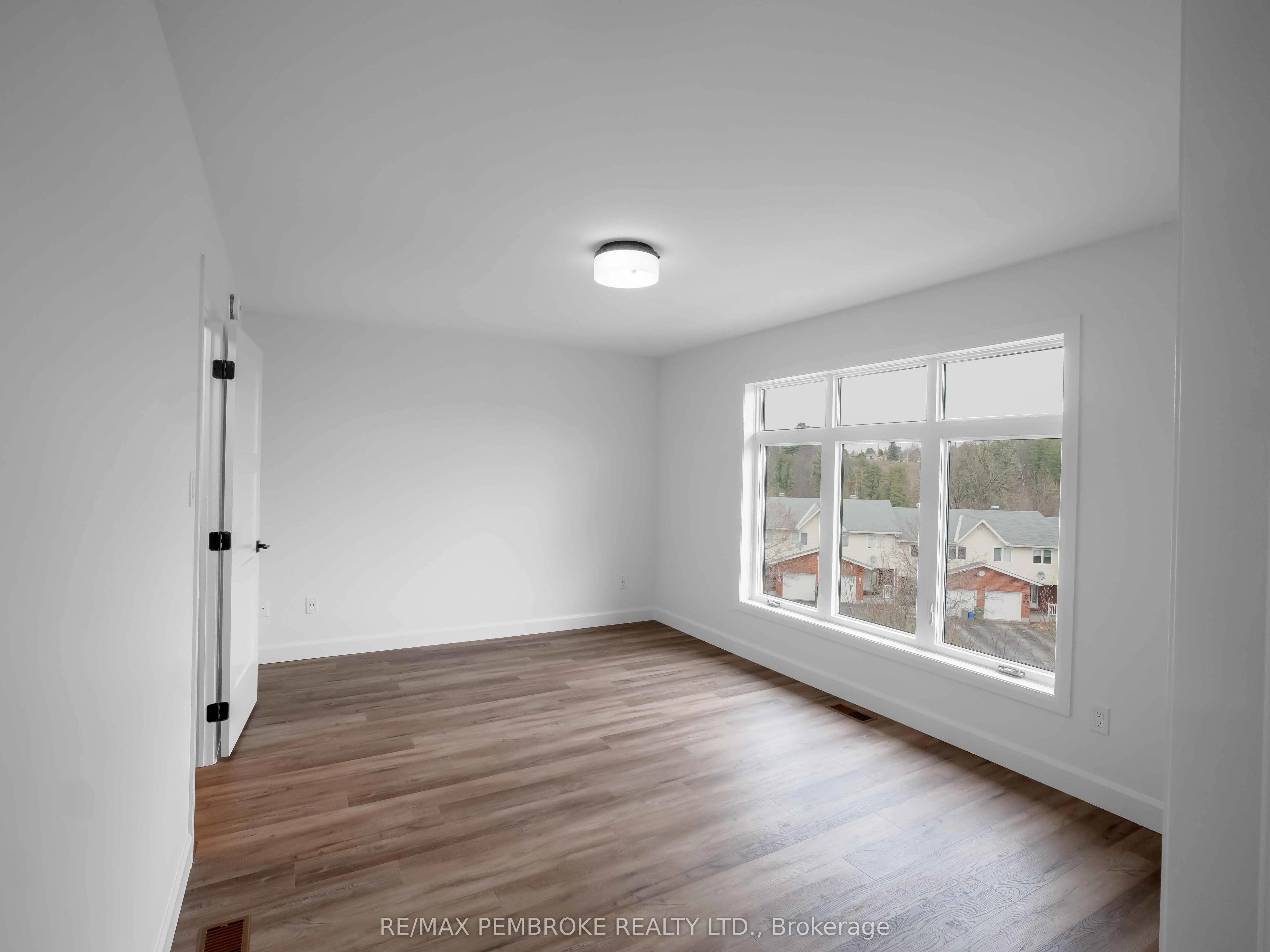 9 NORTHBROOK Street, ON K8H 3N4