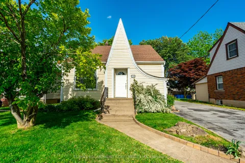 210 Vine Street, ON L2M 4S8