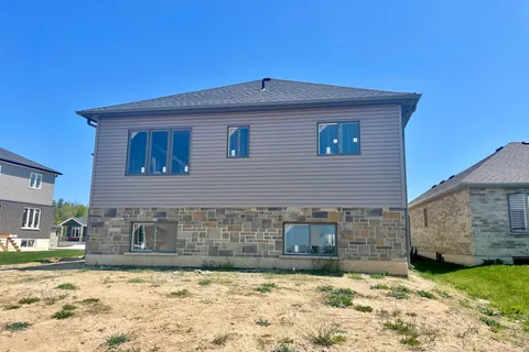 632 26TH Avenue, ON N4N 3B8