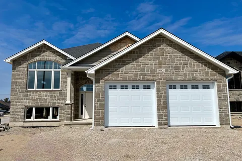 902 13TH Street, ON N4N 3B8