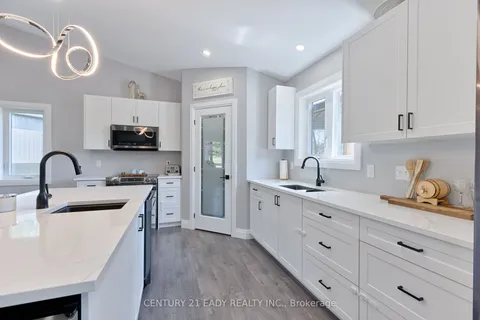 64 Eastern Avenue, ON K7V 1N3