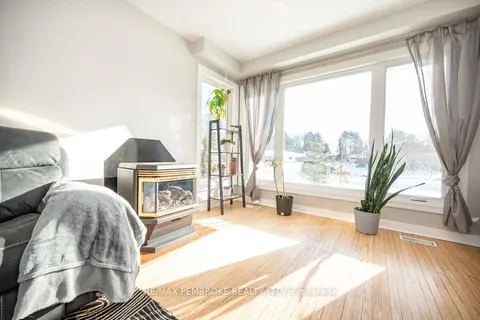 13 Highland Crescent, ON K0J 1P0