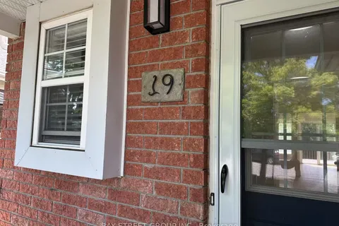 19 Silversmith Court, Guelph, ON N1G 5C1