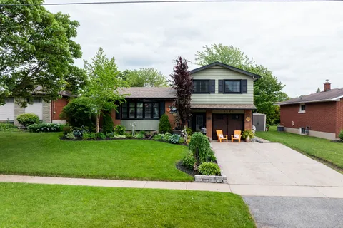4504 Queensway Gardens, ON L2E 6P7