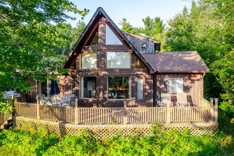 152A Paradise Landing Road, Hastings Highlands, ON K0L 2S0