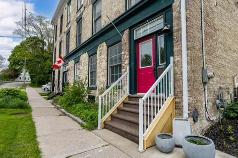 37 Mill Street, ON L1A 2T1