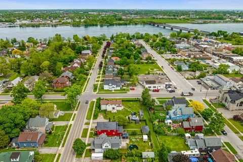 201-B Phipps Street, ON L2A 2V4