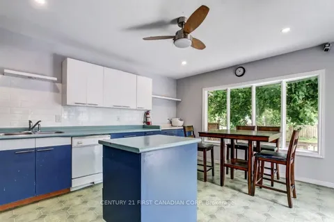 776 Quebec Street, ON N5Y 1X4