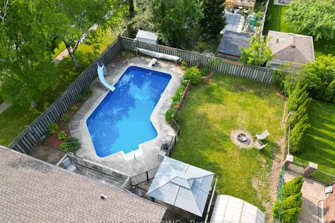 6 Berkley Crescent, ON N3Y 4T4