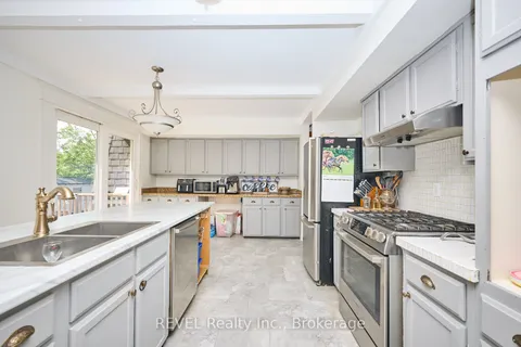 877 Daytona Drive, ON L2A 4Z7