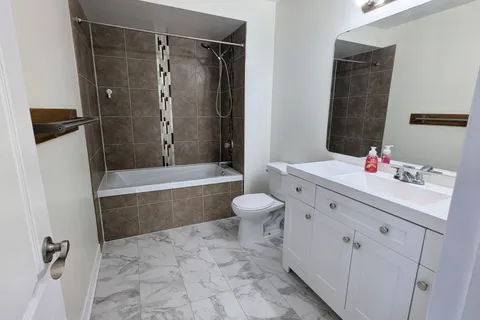 17 Rideaucrest Drive, ON K2G 6A4