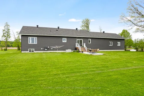 800 Waba Road, ON K0A 2X0