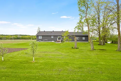 800 Waba Road, ON K0A 2X0