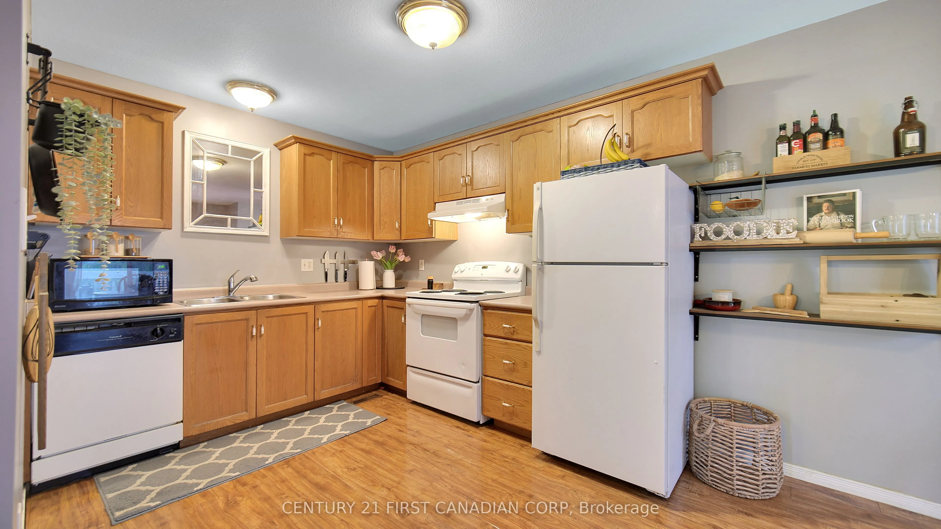 126 Scott Street, ON N7G 1K2