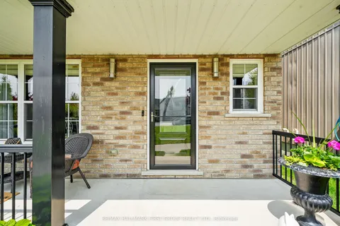 14 Maple Boulevard, ON L1A 0C1