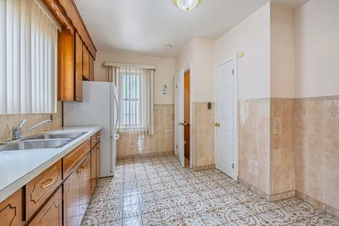 5742 Robinson Street, ON L2G 2B2