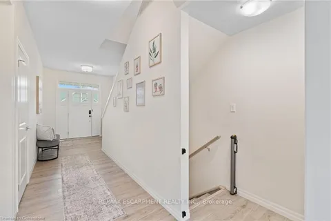 18 Livingston Drive, ON N4G 0J3