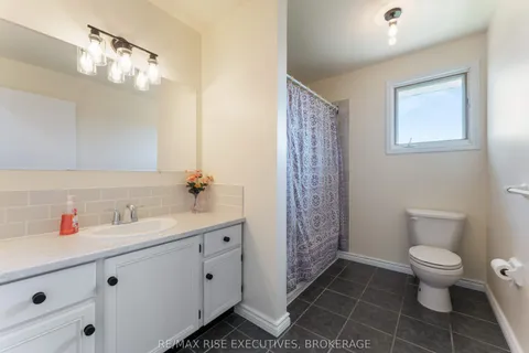 656 Rivermeade Avenue, ON K7M 7Z6