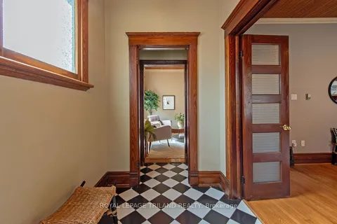 16 Woodward Avenue, ON N6H 2G7