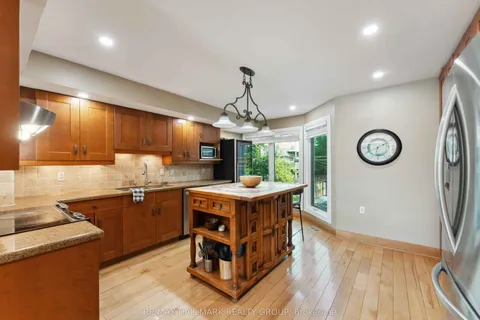 39 Robinson Avenue, ON K1N 8N8