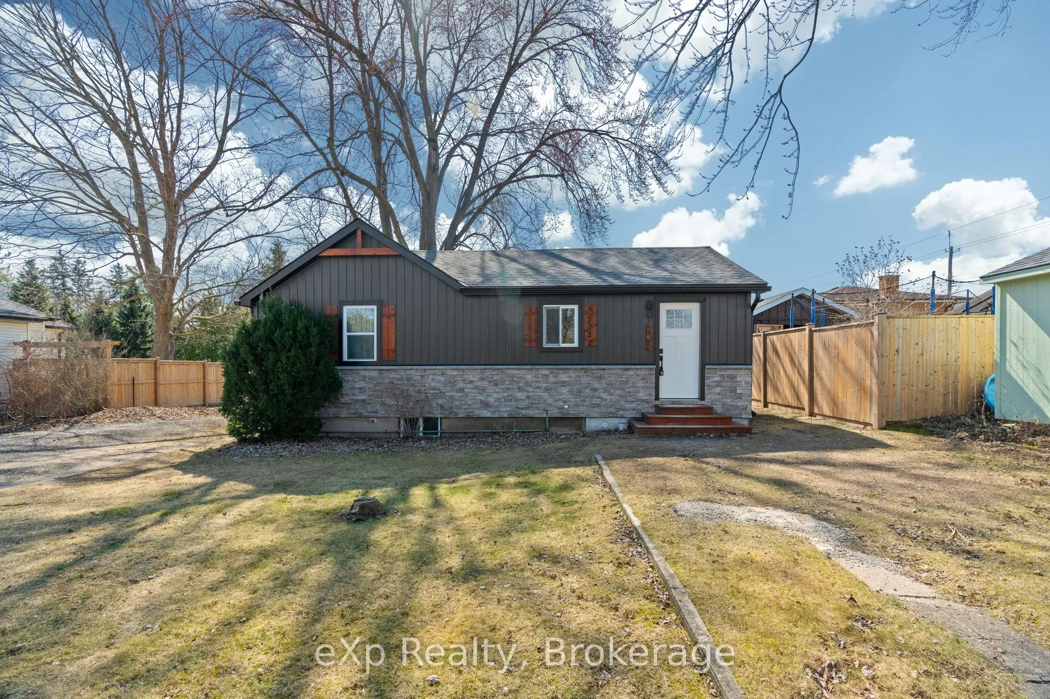 236 Sydenham Street, ON N7G 1V3