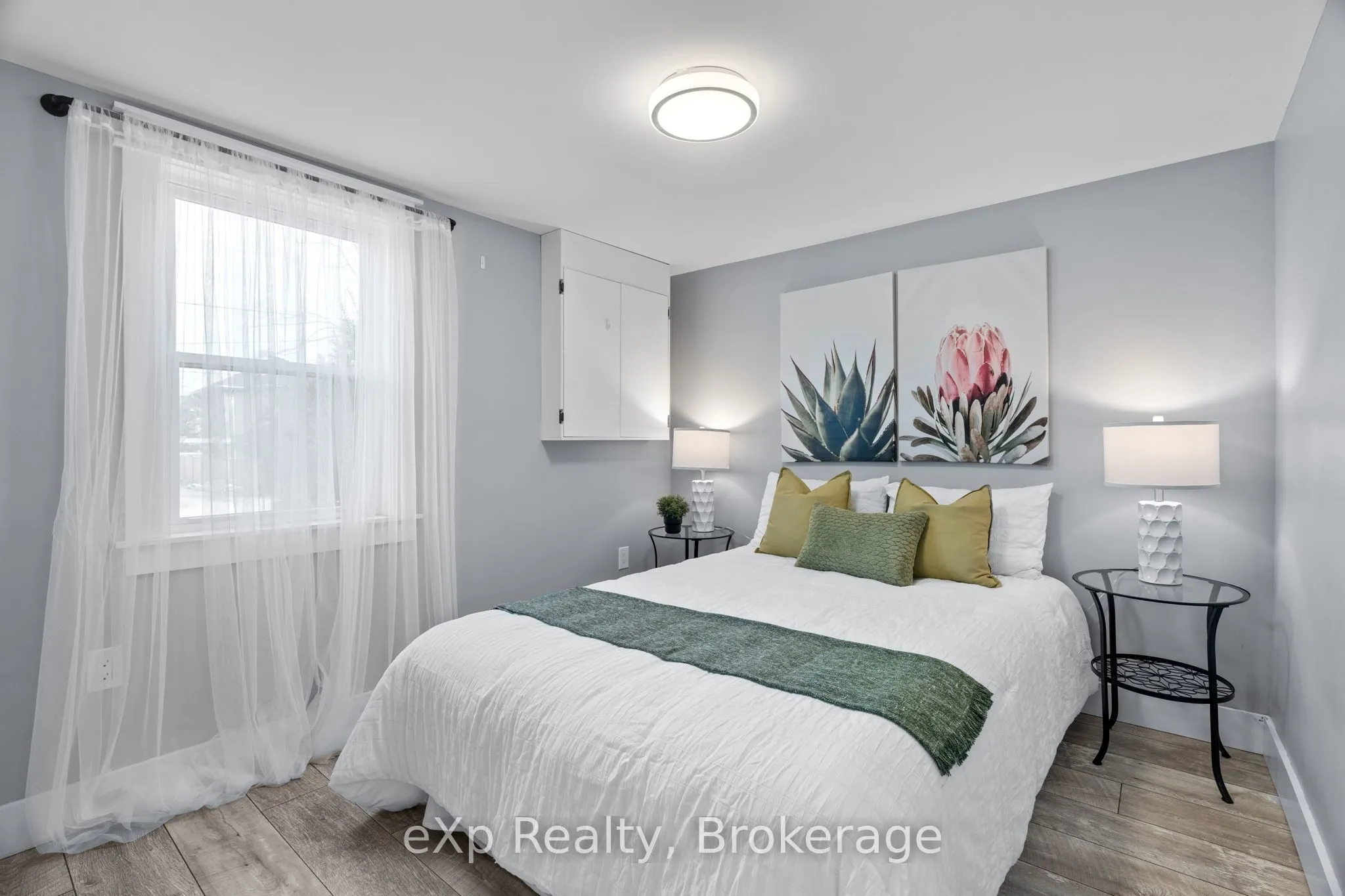 236 Sydenham Street, ON N7G 1V3