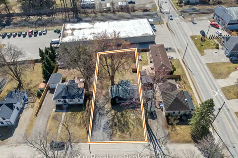 236 Sydenham Street, ON N7G 1V3