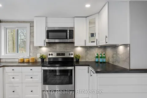 236 Sydenham Street, ON N7G 1V3