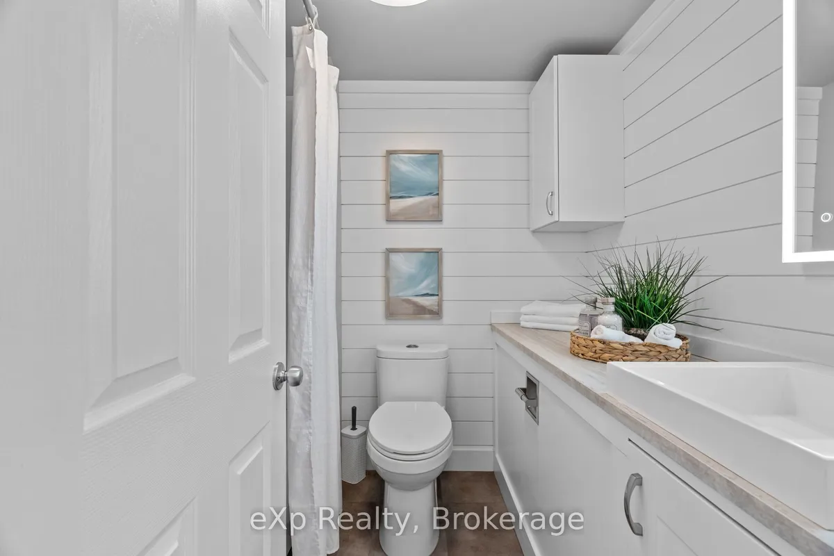 236 Sydenham Street, ON N7G 1V3