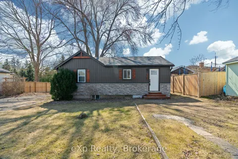236 Sydenham Street, ON N7G 1V3