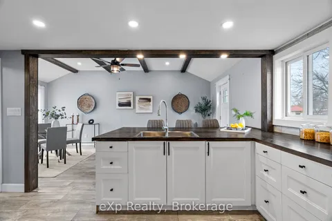 236 Sydenham Street, ON N7G 1V3