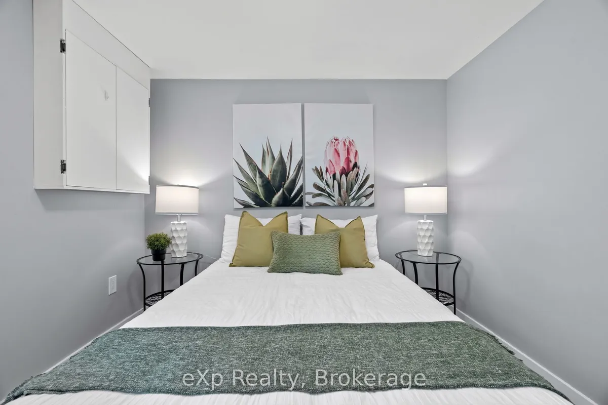 236 Sydenham Street, ON N7G 1V3