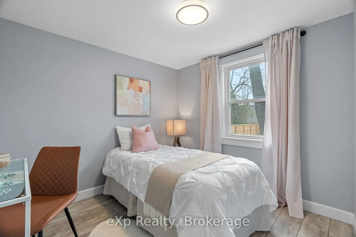 236 Sydenham Street, ON N7G 1V3