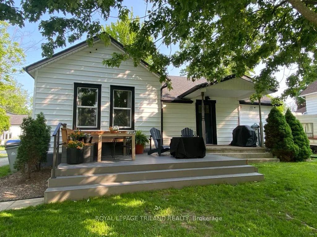 Detached kitchen at 54 Broadway Street Lambton Shores