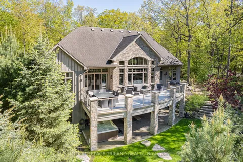 10445 Pinetree Drive, Lambton Shores, ON N0M 1T0