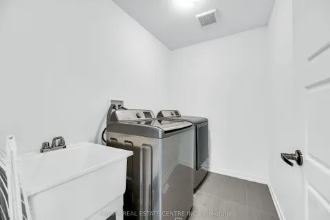18 Scarletwood Street, ON L8J 0K8