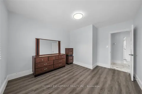 8 SHYNAL Avenue, ON L8H 6K1